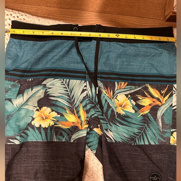 Rip Curl Men's Tropical Swim Shorts - Blue and Black - Picture 3 of 9